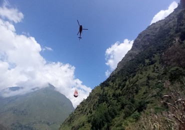 दार्चुलामा हेलिकप्टरमार्फत खाद्यान्न ढुवानी गरिदैँ